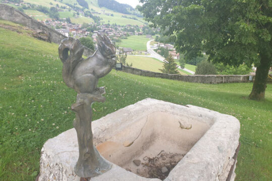 Fontaine avec écureuil