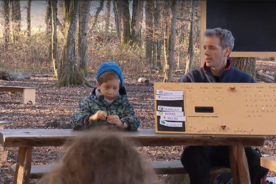 Une école dans la forêt