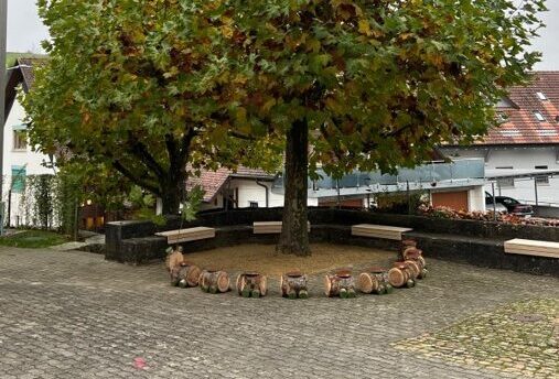 Tatzelwurm als Sitzgelegenheit